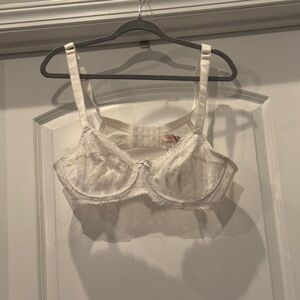 Chic White Lace Underwire Bra